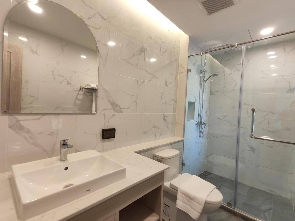 Nappiness Hotel - Sha Extraplus Bangkok Esterno foto